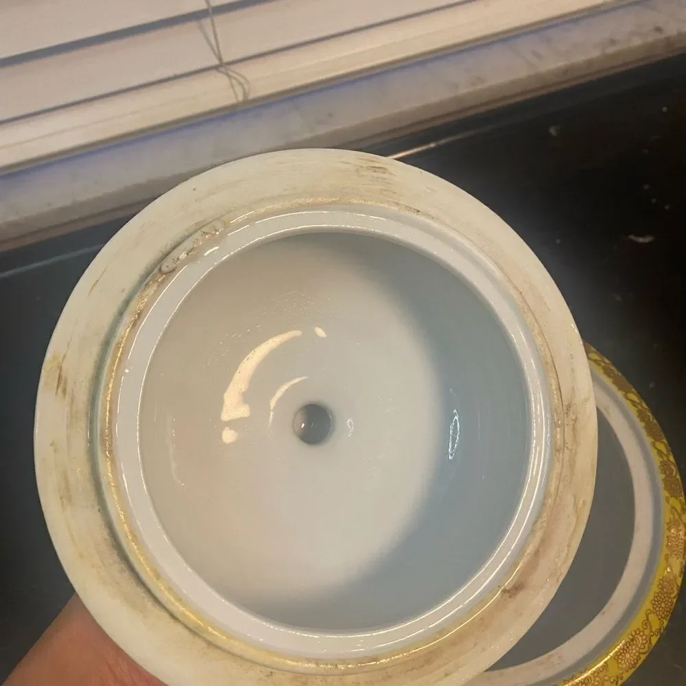 Vintage oriental vase with lid - Picture 7 of 8